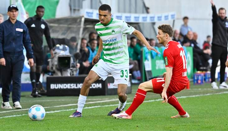 11 04 2025 Soccer Season 2024 2025 2 Soccer Bundesliga 29 Matchday SpVgg Greuther Fürth Kleeblatt 1 FC Köln FCK Sportfoto Zink xwoxzix DFL regulations prohibit any use of photographs as image sequences and or quasi video only for editorial use Maximilian Solomon Dietz 33, SpVgg Greuther Fürth Florian Kainz 11, FC Köln