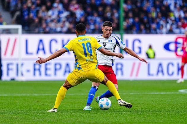 Leon Bell Bell Eintracht Braunschweig, 19 , William Mikelbrencis Hamburger SV, 02 GER, Hamburger SV vs Eintracht Braunschweig, Football, 2 Bundesliga, Matchday 29, Season 2024 2025, 11 04 2025 DFL REGULATES PROHIBIT ANY USE OF PHOTOGRAPHS AS IMAGE SEQUENCES AND OR QUASI VIDEO GER, Hamburger SV vs Eintracht Braunschweig, Football, 2 Bundesliga, Matchday 29, Season 2024 2025, 11 04 2025 Hamburg Copyright: xEibner-Pressefoto MarcelxvonxFehrnx EP_MFN