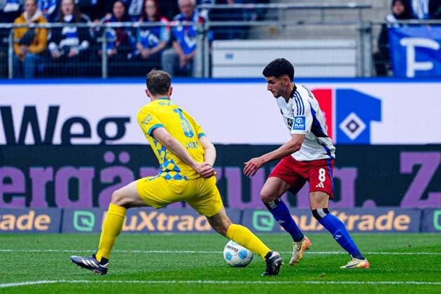 Paul Jaeckel Eintracht Braunschweig, 03 , Daniel Elfadli Hamburger SV, 08 GER, Hamburger SV vs Eintracht Braunschweig, Football, 2 Bundesliga, Matchday 29, Season 2024 2025, 11 04 2025 DFL REGULATIONS PROHIBIT ANY USE OF PHOTOGRAPHS AS IMAGE SEQUENCES AND OR QUASI VIDEO GER, Hamburger SV vs Eintracht Braunschweig, Football, 2 Bundesliga, Matchday 29, Season 2024 2025, 11 04 2025 Hamburg Copyright: xEibner-Pressefoto MarcelxvonxFehrnx EP_MFN