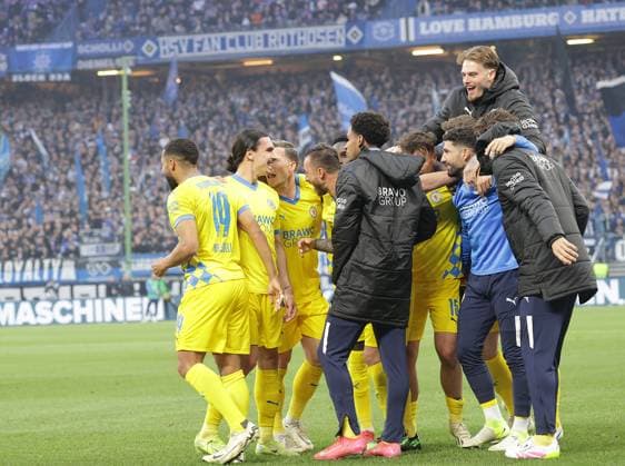 0 1 Cheerer Leon Bell Bell Eintracht Braunschweig Football, Men, Season 2024 2025, 2 BL, Volksparkstadion, Hamburger SV, HSV vs Eintracht Braunschweig DFL REGULATIONS PROHIBIT ANY USE OF PHOTOGRAPHS AS IMAGE SEQUENCES AND OR QUASI VIDEO