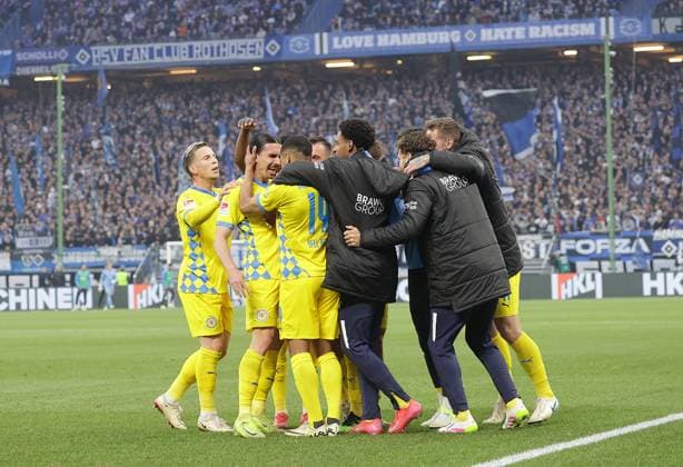 0 1 Cheerer Leon Bell Bell Eintracht Braunschweig Football, Men, Season 2024 2025, 2 BL, Volksparkstadion, Hamburger SV, HSV vs Eintracht Braunschweig DFL REGULATIONS PROHIBIT ANY USE OF PHOTOGRAPHS AS IMAGE SEQUENCES AND OR QUASI VIDEO