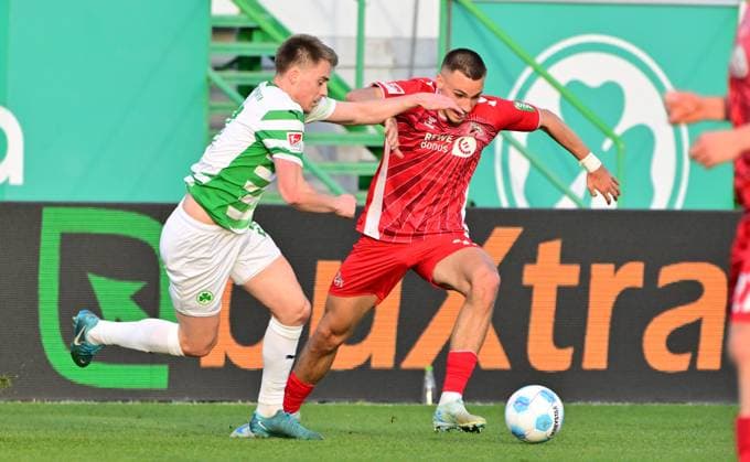 11 04 2025 Soccer Season 2024 2025 2 Soccer Bundesliga 29 Matchday SpVgg Greuther Fürth Kleeblatt 1 FC Köln FCK Sportfoto Zink MeZi xmexzix DFL regulations prohibit any use of photographs as image sequences and or quasi video only for editorial use Gian Luca Gian Luca Itter 27, SpVgg Greuther Fürth Tim Lemperle 19, FC Köln, rechts