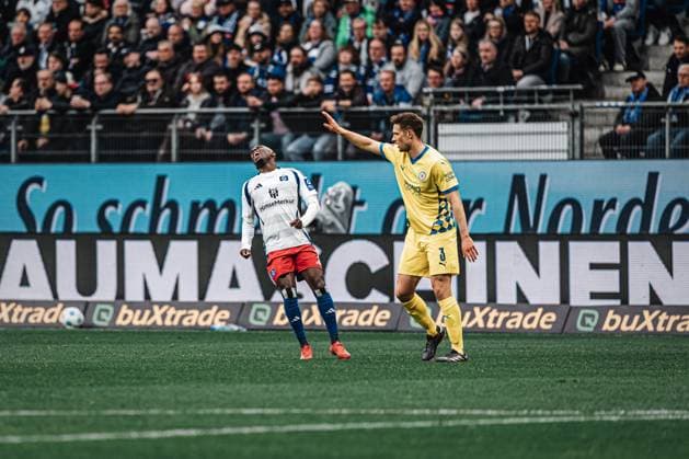 Soccer Men Season 2024 2025 2 Soccer Bundesliga 29 Matchday Hamburger SV vs Eintracht Braunschweig 11 04 2025 left Jean Luc Dompe 7, HSV , right Paul Jaeckel 3, Eintracht Braunschweig Hamburg Volksparkstadion Hamburg Germany