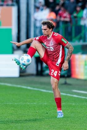 2 Fußball Bundesliga SpVgg Greuther Fürth 1 FC Köln 11 04 2025 Julian Pauli 1 FC Köln, 24 am Ball 2 Fußball Bundesliga, SpVgg Greuther Fürth 1 FC Köln, Fürth, Sportpark Ronhof Thomas Sommer am 11 04 2025 DFL REGULATIONS PROHIBIT ANY USE OF PHOTOGRAPHS AS IMAGE SEQUENCES AND OR QUASI VIDEO Copyright: xBEAUTIFULxSPORTS Wunderlx