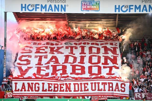 11 04 2025 Soccer Season 2024 2025 2 Soccer Bundesliga 29 Matchday SpVgg Greuther Fürth Kleeblatt 1 FC Köln FCK Sportfoto Zink xwoxzix DFL regulations prohibit any use of photographs as image sequences and or quasi video only for editorial use Fans Fanblock Köln Choreo Choreografie Pyro Pyrotechnik Bengalos Bengalfackel Rauch