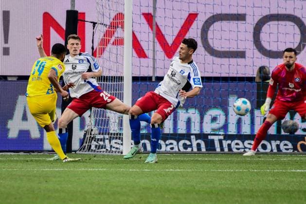 0 1 Emir Sahiti William Mikelbrencis Heuer Fernandes Daniel HSV 19 Leon Bell Bell Braunschweig Germany , Hamburg , Volksparkstadion , Football , 2 Bundesliga , Hamburger SV Eintracht Braunschweig