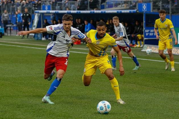 William Mikelbrencis HSV 19 Leon Bell Bell Braunschweig Germany , Hamburg , Volksparkstadion , Football , 2 Bundesliga , Hamburger SV Eintracht Braunschweig