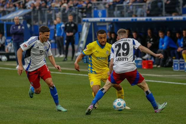 William Mikelbrencis Emir Sahiti HSV 19 Leon Bell Bell Braunschweig Germany , Hamburg , Volksparkstadion , Football , 2 Bundesliga , Hamburger SV Eintracht Braunschweig