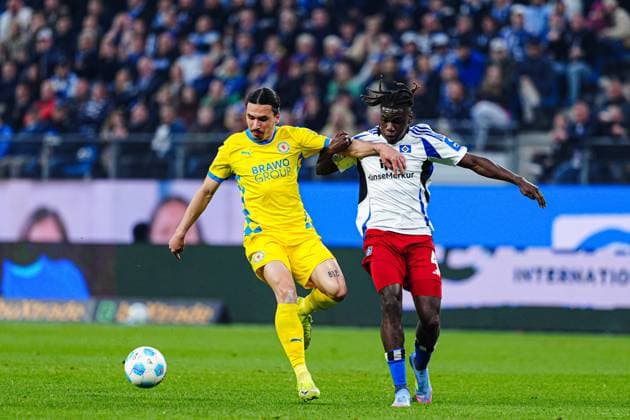 Rayan Philippe Eintracht Braunschweig, 09 , Fabio Balde Hamburger SV, 45 GER, Hamburger SV vs Eintracht Braunschweig, Football, 2 Bundesliga, Matchday 29, Season 2024 2025, 11 04 2025 DFL REGULATIONS PROHIBIT ANY USE OF PHOTOGRAPHS AS IMAGE SEQUENCES AND OR QUASI VIDEO GER, Hamburger SV vs Eintracht Braunschweig, Football, 2 Bundesliga, Matchday 29, Season 2024 2025, 11 04 2025 Hamburg Copyright: xEibner-Pressefoto MarcelxvonxFehrnx EP_MFN