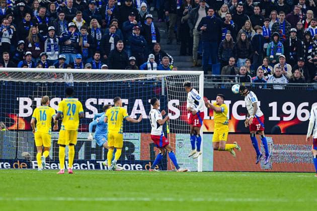 Goal to 1 2 by header Davie Selke Hamburger SV, 27 GER, Hamburger SV vs Eintracht Braunschweig, Football, 2 Bundesliga, Matchday 29, Season 2024 2025, 11 04 2025 DFL REGULATIONS PROHIBIT ANY USE OF PHOTOGRAPHS AS IMAGE SEQUENCES AND OR QUASI VIDEO GER, Hamburger SV vs Eintracht Braunschweig, Football, 2 Bundesliga, Matchday 29, Season 2024 2025, 11 04 2025 Hamburg Copyright: xEibner-Pressefoto MarcelxvonxFehrnx EP_MFN