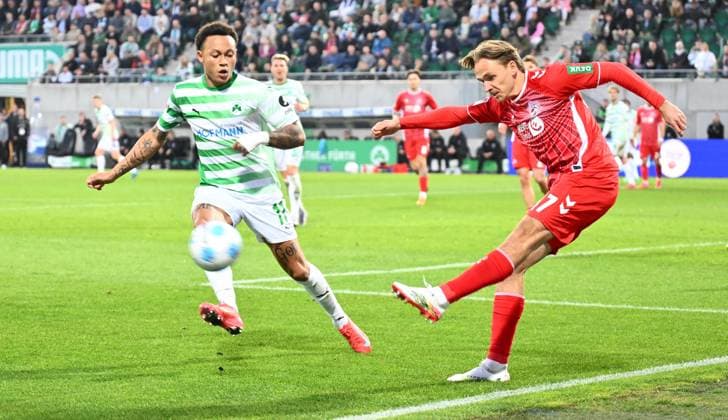 11 04 2025 Soccer Season 2024 2025 2 Soccer Bundesliga 29 Matchday SpVgg Greuther Fürth Kleeblatt 1 FC Köln FCK Sportfoto Zink xwoxzix DFL regulations prohibit any use of photographs as image sequences and or quasi video only for editorial use Roberto Massimo 11, SpVgg Greuther Fürth Mathias Olesen 47, FC Köln