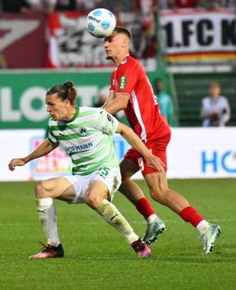 11 04 2025 Soccer Season 2024 2025 2 Soccer Bundesliga 29 Matchday SpVgg Greuther Fürth Kleeblatt 1 FC Köln FCK Sportfoto Zink xwoxzix DFL regulations prohibit any use of photographs as image sequences and or quasi video only for editorial use Noah Loosli 25, SpVgg Greuther Fürth Tim Lemperle 19, FC Köln