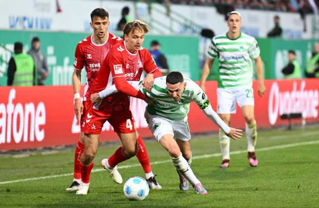 11 04 2025 Soccer Season 2024 2025 2 Soccer Bundesliga 29 Matchday SpVgg Greuther Fürth Kleeblatt 1 FC Köln FCK Sportfoto Zink xwoxzix DFL regulations prohibit any use of photographs as image sequences and or quasi video only for editorial use Mathias Olesen 47, FC Köln Branimir Hrgota 10, SpVgg Greuther Fürth