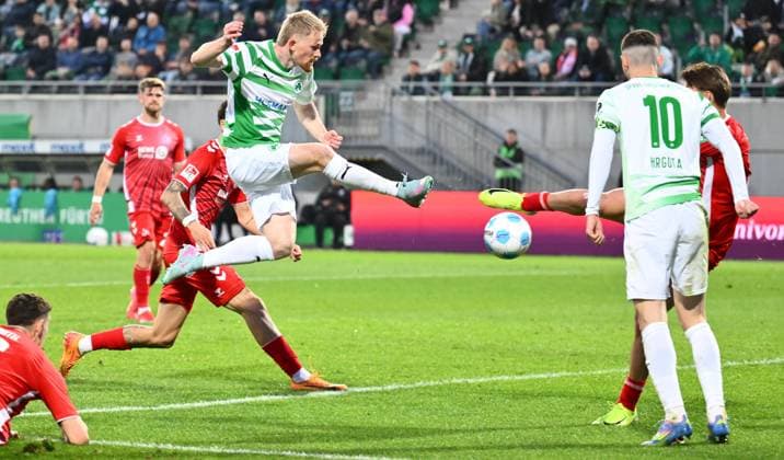 11 04 2025 Soccer Season 2024 2025 2 Soccer Bundesliga 29 Matchday SpVgg Greuther Fürth Kleeblatt 1 FC Köln FCK Sportfoto Zink xwoxzix DFL regulations prohibit any use of photographs as image sequences and or quasi video only for editorial use Jomaine Consbruch 14, SpVgg Greuther Fürth Chance Torchance