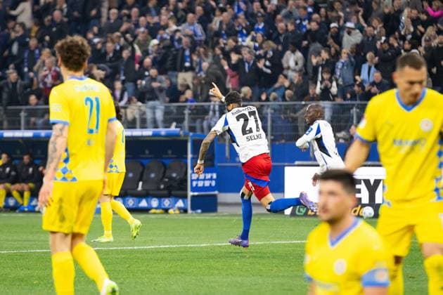 Soccer I Men I Season 2024 2025 I 2 Bundesliga I 29 Matchday I Hamburger SV Eintracht Braunschweig I 11 04 2025 Davie Selke 27, Hamburger SV cheers Hamburg Volksparkstadion Hamburg Germany Copyright: xLobecax xHenningxRohlfsx