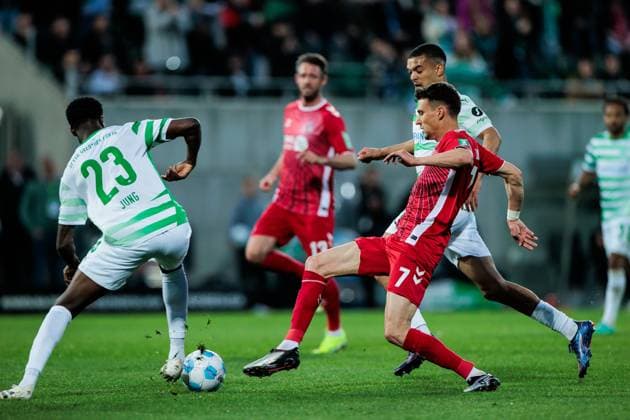 2 Soccer Bundesliga SpVgg Greuther Fürth 1 FC Köln 11 04 2025 duel Gideon Jung SpVgg Greuther Fürth, 23 , Dejan Ljubicic 1 FC Köln, 7 2 Soccer Bundesliga, SpVgg Greuther Fürth 1 FC Köln, Fürth, Sportpark Ronhof Thomas Sommer on 11 04 2025 DFL REGULATIONS PROHIBIT ANY USE OF PHOTOGRAPHS AS IMAGE SEQUENCES AND OR QUASI VIDEO Copyright: xBEAUTIFULxSPORTS Wunderlx