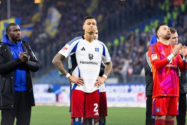 Soccer I Men I Season 2024 2025 I 2 Bundesliga I 29 Matchday I Hamburger SV Eintracht Braunschweig I 11 04 2025 Davie Selke 27, Hamburger SV is disappointed Hamburg Volksparkstadion Hamburg Germany Copyright: xLobecax xHenningxRohlfsx