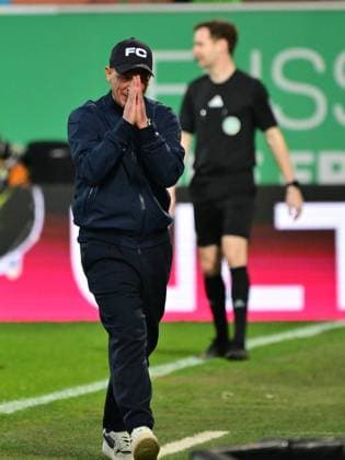 11 04 2025 Soccer Season 2024 2025 2 Soccer Bundesliga 29 Matchday SpVgg Greuther Fürth Kleeblatt 1 FC Köln FCK Sportfoto Zink MeZi xmexzix DFL regulations prohibit any use of photographs as image sequences and or quasi video only for editorial use Gerhard Struber Trainer FC Köln disappointed Disappointment