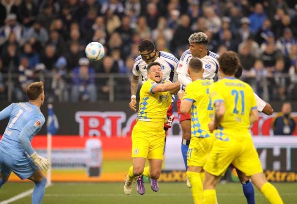 Photo Scoring to 1 2 by Davie Selke HSV Fussball 2 Bundesliga , on Fri 11 04 2025 Hamburger SV Eintracht Brauschweig 2 4