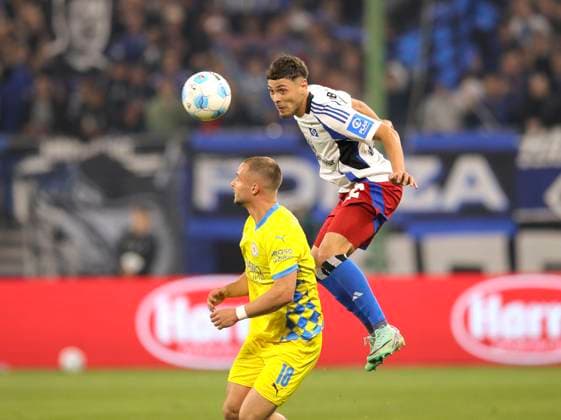 Photo William Mikelbrencis HSV heads against Marvin Rittmüller Braunschweig Football 2 Bundesliga , on Fri 11 04 2025 Hamburger SV Eintracht Brauschweig 2 4