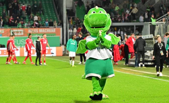 11 04 2025 Soccer Season 2024 2025 2 Soccer Bundesliga 29 Matchday SpVgg Greuther Fürth Kleeblatt 1 FC Köln FCK Sportfoto Zink MeZi xmexzix DFL regulations prohibit any use of photographs as image sequences and or quasi video only for editorial use Dragon Eddy Mascot SpVgg Greuther Fürth after end of match happy