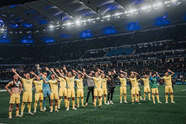 Soccer Men Season 2024 2025 2 Soccer Bundesliga 29 Matchday Hamburger SV vs Eintracht Braunschweig 11 04 2025 The team from Braunschweig celebrates after the victory Hamburg Volksparkstadion Hamburg Germany
