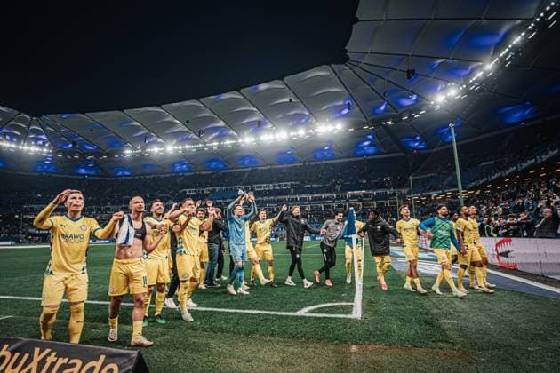 Soccer Men Season 2024 2025 2 Soccer Bundesliga 29 Matchday Hamburger SV vs Eintracht Braunschweig 11 04 2025 The team from Braunschweig celebrates after the victory Hamburg Volksparkstadion Hamburg Germany