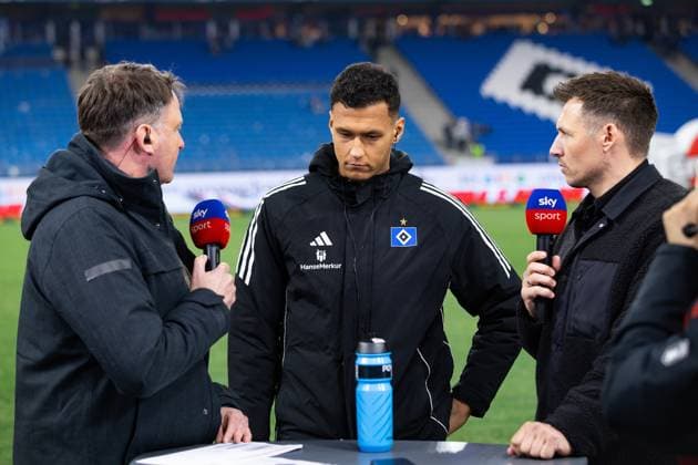Soccer I Men I Season 2024 2025 I 2 Bundesliga I 29 Matchday I Hamburger SV Eintracht Braunschweig I 11 04 2025 Davie Selke 27, Hamburger SV in an interview Hamburg Volksparkstadion Hamburg Germany Copyright: xLobecax xHenningxRohlfsx