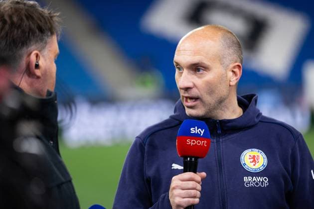 Soccer I Men I Season 2024 2025 I 2 Bundesliga I 29 Matchday I Hamburger SV Eintracht Braunschweig I 11 04 2025 Daniel Scherning, Coach Eintracht Braunschweig in an interview Hamburg Volksparkstadion Hamburg Germany Copyright: xLobecax xHenningxRohlfsx