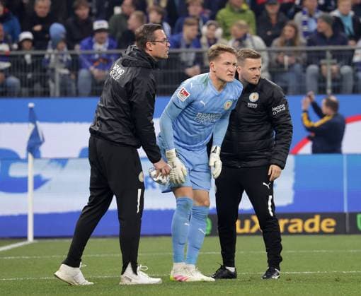 Goalkeeper Ron Thorben Hoffmann Eintracht Braunschweig Injury Treatment Football, Men, Season 2024 2025, 2 BL, Volksparkstadion, Hamburger SV, HSV vs Eintracht Braunschweig, 2 4 DFL REGULATIONS PROHIBIT ANY USE OF PHOTOGRAPHS AS IMAGE SEQUENCES AND OR QUASI VIDEO