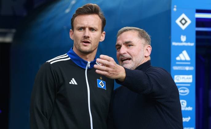 2 Liga Season 2024 2025 29 Matchday 11 04 2025 Hamburger SV Eintracht Braunschweig at Volksparkstadion v l Director of Professional Football Claus Costa Hamburger SV , Board of Directors Stefan Kuntz Hamburger SV DFL REGULATIONS PROHIBIT ANY USE OF PHOTOGRAPHS AS IMAGE SEQUENCES AND OR QUASI VIDEO