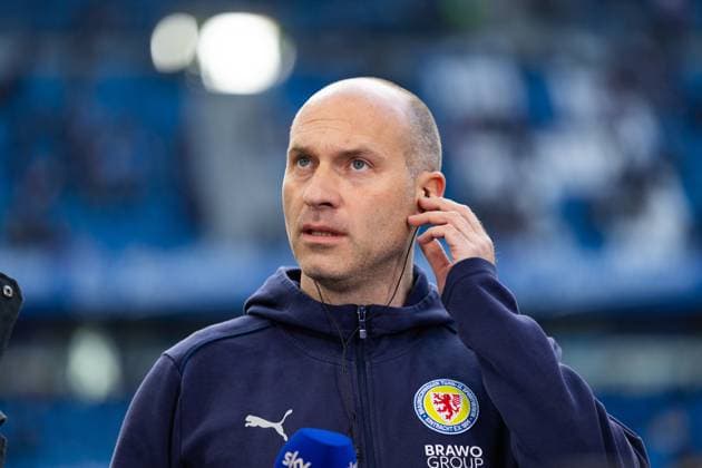 Soccer I Men I Season 2024 2025 I 2 Bundesliga I 29 Matchday I Hamburger SV Eintracht Braunschweig I 11 04 2025 Daniel Scherning, Coach Eintracht Braunschweig in focus Hamburg Volksparkstadion Hamburg Germany Copyright: xLobecax xHenningxRohlfsx