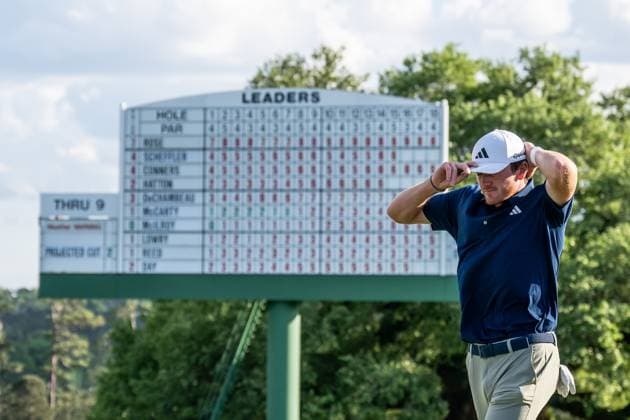 250411 Nick Dunlap of the United States looks dejected when walking of the 18th green during the second round of the 2025 Masters Golf Tournament on April 11, 2025 in Augusta Photo Petter Arvidson BILDBYRAN kod PA PA1008 bbeng golf masters the masters augusta us masters depp  Copyright: PETTERxARVIDSON BB250411PA164