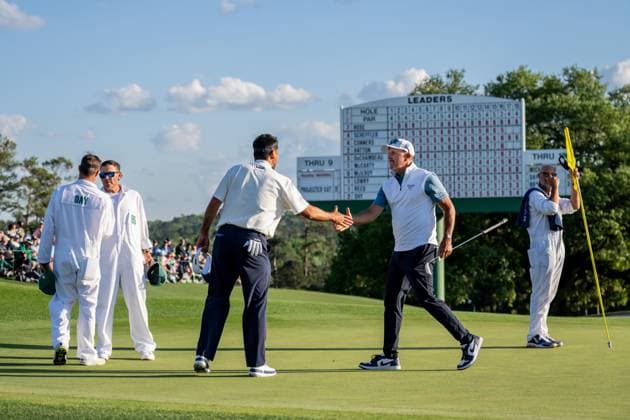 250411 Jason Day of Australia and Phil Mickelson of the United States on the 18th green during the second round of the 2025 Masters Golf Tournament on April 11, 2025 in Augusta Photo Petter Arvidson BILDBYRAN kod PA PA1008 bbeng golf masters the masters augusta us masters  Copyright: PETTERxARVIDSON BB250411PA225