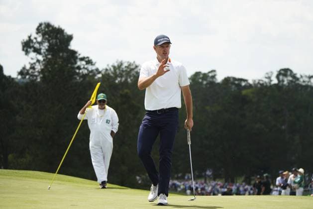 (250412) -- AUGUSTA, April 12, 2025 -- Justin Rose of England acknowledges the crowd after round 2 of the 2025 Masters golf tournament at Augusta National Golf Club in Augusta, the United States, on April 11, 2025. ) (SP)U.S.-AUGUSTA-GOLF-2025 MASTERS-ROUND 2 WuxXiaoling 