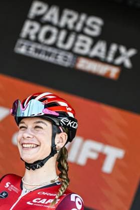Belgian Mieke Docx of Lotto Ladies pictured before pictured at the start of the women s race of the Paris-Roubaix one day cycling race, 148,5 km from Denain to Roubaix, France, on Saturday 12 April 2025. JASPERxJACOBS  x120609265x