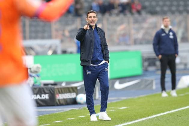 12 04 2025, xtgx, Fußball 2 Bundesliga, Hertha BSC Berlin SV Darmstadt 98 emspor, v l Stefan Leitl Hertha, Trainer gibt Anweisungen, gestikuliert mit den Armen, gesticulate, gives instructions DFL DFB REGULATIONS PROHIBIT ANY USE OF PHOTOGRAPHS as IMAGE SEQUENCES and or QUASI VIDEO Berlin