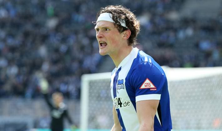 Fabian Reese scolds action upper body Sport Soccer Football DFL 2 Bundesliga Men 29 Matchday Season 2024 2025 12 04 2025 Hertha BSC Berlin vs SV Darmstadt 98 DFL regulations prohibit any use of photographs as image sequences and or quasi video
