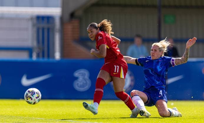 Football - FA Women™s FA Cup - Semi-Final - Chelsea FC Women v Liverpool FC Women LONDON, ENGLAND - Saturday, April 12, 2025: Liverpool s Olivia Smith scores the first goal during the FA Women™s FA Cup Semi-Final match between Chelsea FC Women and Liverpool FC Women at Kingsmeadow. (Photo by David Rawcliffe Propaganda) LONDON Kingsmeadow GREATER LONDON ENGLAND  Copyright: xPropagandaxPhotoxAgencyx P2025-04-12-Chelsea_W_Liverpool_W-54