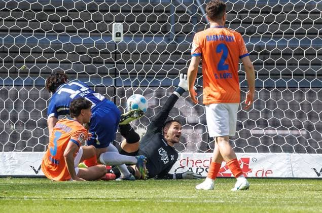 Berlin,12 4 25, Soccer, 2 Bundesliga, Matchday 29, Hertha BSC SV Darmstadt 98, Olympiastadion Berlins Diego Demme scores against Schuhen Marcel of SV Darmstadt 98 The goal was not given DFL regulations and DFB regulations prohibit any use of photographs as image sequences and or quasi video, Foto Andreas Gora Hertha BSC SV Darmstadt 98