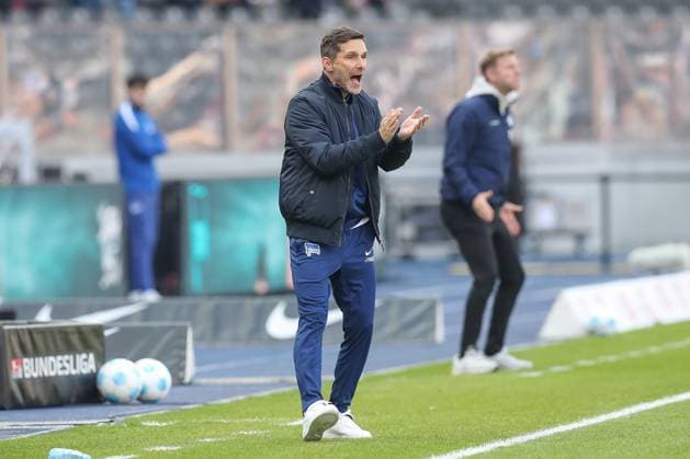 12 04 2025, xtgx, Fußball 2 Bundesliga, Hertha BSC Berlin SV Darmstadt 98 emspor, v l Stefan Leitl Hertha, Trainer gibt Anweisungen, gestikuliert mit den Armen, gesticulate, gives instructions DFL DFB REGULATIONS PROHIBIT ANY USE OF PHOTOGRAPHS as IMAGE SEQUENCES and or QUASI VIDEO Berlin