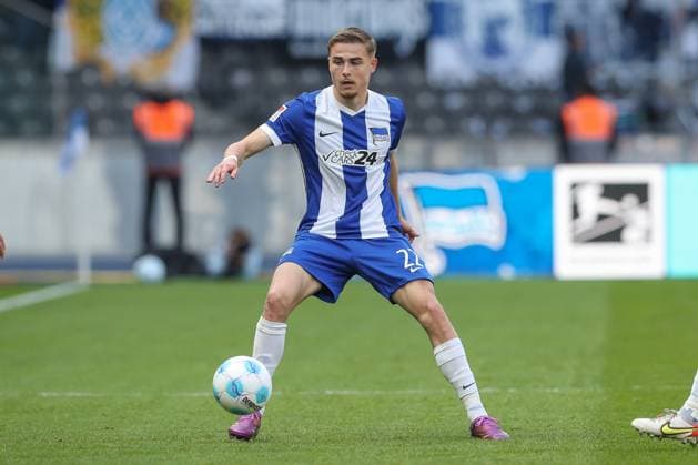 12 04 2025, xtgx, Soccer 2 Bundesliga, Hertha BSC Berlin SV Darmstadt 98 emspor, v l Marten Winkler Hertha, 22 am Ball, plays the ball DFL DFB REGULATIONS PROHIBIT ANY USE OF PHOTOGRAPHS as IMAGE SEQUENCES and or QUASI VIDEO Berlin