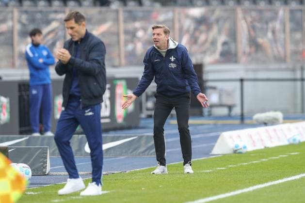 12 04 2025, xtgx, Soccer 2 Bundesliga, Hertha BSC Berlin SV Darmstadt 98 emspor, v l Florian Kohfeldt Darmstadt, Coach Reklamiert, complains, scolds DFL DFB REGULATIONS PROHIBIT ANY USE OF PHOTOGRAPHS as IMAGE SEQUENCES and or QUASI VIDEO Berlin