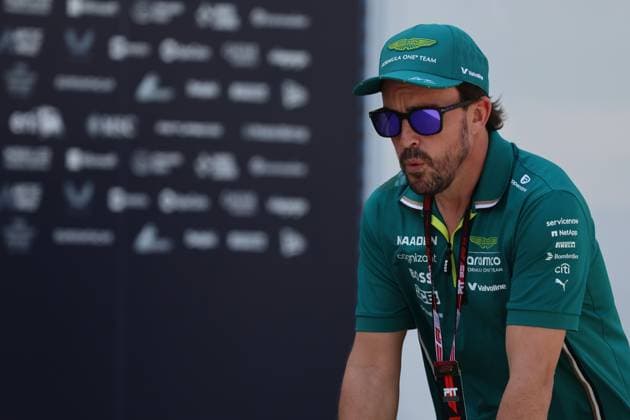 12 04 2025, Bahrain International Circuit, Sakhir, Formula 1 Gulf Air Bahrain Grand Prix 2025 ,in the picture Fernando Alonso ESP , Aston Martin Aramco Cognizant Formula One Team in flip flops on a scooter Photo by Hasan Bratic DeFodi Images