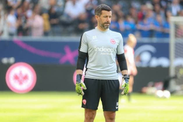 12 04 2025, xusrbx, Soccer Google Pixel Women Bundesliga, Eintracht Frankfurt FC Bayern Muenchen v l Dennis Tiano Goalkeeper Coach Eintracht Frankfurt , DFL DFB REGULATIONS PROHIBIT ANY USE OF PHOTOGRAPHS as IMAGE SEQUENCES and or QUASI VIDEO Frankfurt am Main usch