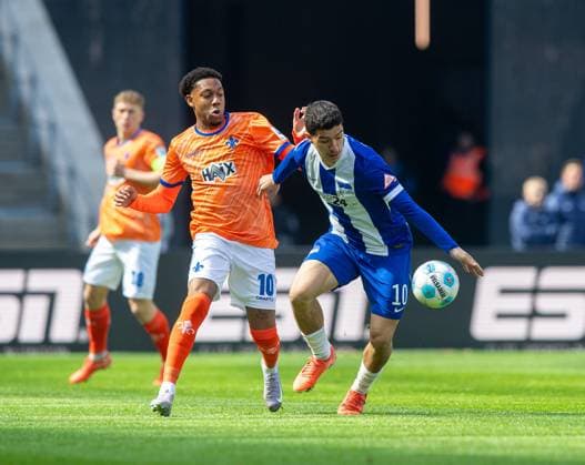 Soccer, Men, Season 2024 2025, 2 Bundesliga 29 Matchday , Hertha BSC SV Darmstadt 98, f l Jean Paul Boetius Darmstadt 98 , Ibrahim Maza Hertha BSC , 12 04 2025, Copyright: xSebastianxRäppold MatthiasxKochx