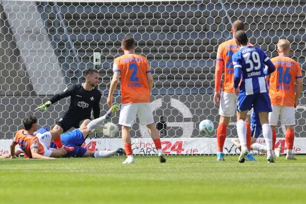 2 Soccer Bundesliga, Hertha BSC SV Darmstadt No goal Fabian Reese Hertha BSC Berlin 11 , on the ground, scores from an offside position against goalkeeper Marcel Schuhen SV Darmstadt 1 into the goal, Guille Bueno SV Darmstadt 3 cannot intervene, can no longer reach the ball, during the match in the 2 Soccer Bundesliga, Hertha BSC SV Darmstadt in Berlin, Olympiastadion, on 12 04 2025 DFB regulations prohibit any use of photographs as image sequences and or quasi video Copyright: xBEAUTIFULxSPORTS Frankex