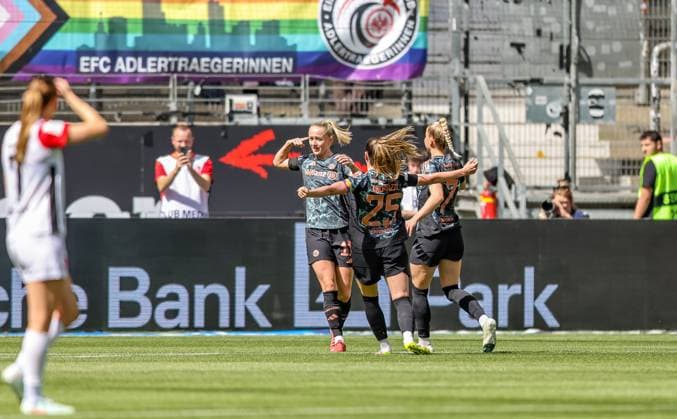 GER, Frankfurt, Eintracht Frankfurt vs FC Bayern Munich, Google Pixel Bundesliga, Football, DFB, Season 2024 2025, Deutsche Bank Park, Matchday 19, in the picture Lea Schüller FC Bayern Munich Women 11 scores the 1 0 against Frankfurt, Goal DFB DFL REGULATIONS PROHIBIT ANY USE OF PHOTOGRAPHS AS IMAGE SEQUENCES AND OR QUASI VIDEO, 12 04 2025, Copyright: HMBxMedia HendrikxHamelau
