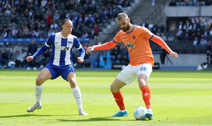 Derry Scherhant, Aleksandar Vukotic duel Match scene Action Sport Football Soccer DFL 2 Bundesliga Men 29 Matchday Season 2024 2025 12 04 2025 Hertha BSC Berlin vs SV Darmstadt 98 DFL regulations prohibit any use of photographs as image sequences and or quasi video