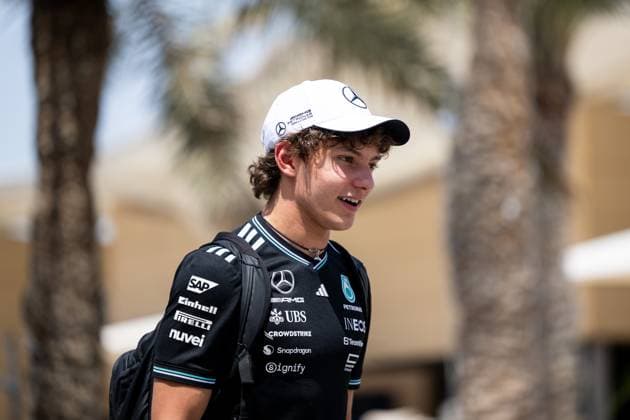 Andrea Kimi Antonelli Mercedes AMG Petronas F1 Team, Italy, 12 , BAH, Formula 1 World Championship, Gulf Air Grand Prix of Bahrain, Bahrain International Circuit, Arrival of the drivers, 2025 season, 12 04 2025 BAH, Formula 1 World Championship, Gulf Air Grand Prix of Bahrain, Bahrain International Circuit, Arrival of the drivers, 2025 season, 12 04 2025 Sakhir Copyright: xEibner-Pressefoto Memmlerx EP_MMR